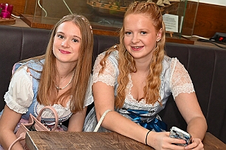 Wiesenfrueschoppen 2026- 10-04 06  Ein Hauch von Oktoberfest -  Die KG Königreich Duissern hatte auch in diesem Jahr wieder zu ihrem traditionellen „Wies´n Frühschoppen“ in die Tennis-Gaststätte des DSC Preussen eingeladen. : DVPJ, Oliver I, Kinderprinz Niklas I., Niklas I., Prinzessin, Greta I., Prinzessin Greta I., HDK, Duisburg, Karneval, Helau, Tollität, Event, Session 2026, Session 2027, Hauptausschuss, Gemeinschaft, Hauptausschuss Karneval Duisburg, Duisburg ist echt