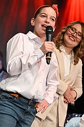 Prinzenwahl HDK 2025-04-11 34  Prinzenwahl 2025 - Am Freitag 11. April 2025 ist endlich so weit. Vorstellung bei der Präsidentenversammlung. Nach einer kurzen Verschnaufpause dann die Erlösung, wir sind gewählt als Kinderprinzencrew der Session 2025 / 2026. Danach dann das erste mal, ohne unsere Kindergarde, nur wir vier allein, auf die Bühne im Steinhof. Wir wurden gefeiert, beschenkt und machten sehr viele Fotos.  Hier auch nochmal einen herzlichen Glückwunsch an den des. Stadtprinzen Toni I. mit seiner Crew. : DVPJ, Toni I, Juls I., Prinz Karneval, Prinz, Prinz Juls I., Prinzessin Aileen I., Hofmarschälle, Page, Pagen, Paginnen, HDK, Duisburg, Karneval, Helau, Tollität, Event, Session 2025, Session 2025, HDK Duisburg, Hauptausschuss, Hauptausschuss Karneval Duisburg, Duisburg ist echt