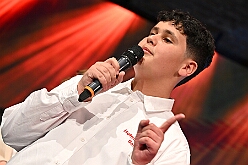 Prinzenwahl HDK 2025-04-11 39  Prinzenwahl 2025 - Am Freitag 11. April 2025 ist endlich so weit. Vorstellung bei der Präsidentenversammlung. Nach einer kurzen Verschnaufpause dann die Erlösung, wir sind gewählt als Kinderprinzencrew der Session 2025 / 2026. Danach dann das erste mal, ohne unsere Kindergarde, nur wir vier allein, auf die Bühne im Steinhof. Wir wurden gefeiert, beschenkt und machten sehr viele Fotos.  Hier auch nochmal einen herzlichen Glückwunsch an den des. Stadtprinzen Toni I. mit seiner Crew. : DVPJ, Toni I, Juls I., Prinz Karneval, Prinz, Prinz Juls I., Prinzessin Aileen I., Hofmarschälle, Page, Pagen, Paginnen, HDK, Duisburg, Karneval, Helau, Tollität, Event, Session 2025, Session 2025, HDK Duisburg, Hauptausschuss, Hauptausschuss Karneval Duisburg, Duisburg ist echt