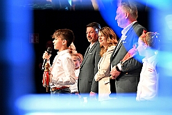 Prinzenwahl HDK 2025-04-11 40  Prinzenwahl 2025 - Am Freitag 11. April 2025 ist endlich so weit. Vorstellung bei der Präsidentenversammlung. Nach einer kurzen Verschnaufpause dann die Erlösung, wir sind gewählt als Kinderprinzencrew der Session 2025 / 2026. Danach dann das erste mal, ohne unsere Kindergarde, nur wir vier allein, auf die Bühne im Steinhof. Wir wurden gefeiert, beschenkt und machten sehr viele Fotos.  Hier auch nochmal einen herzlichen Glückwunsch an den des. Stadtprinzen Toni I. mit seiner Crew. : DVPJ, Toni I, Juls I., Prinz Karneval, Prinz, Prinz Juls I., Prinzessin Aileen I., Hofmarschälle, Page, Pagen, Paginnen, HDK, Duisburg, Karneval, Helau, Tollität, Event, Session 2025, Session 2025, HDK Duisburg, Hauptausschuss, Hauptausschuss Karneval Duisburg, Duisburg ist echt