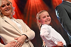 Prinzenwahl HDK 2025-04-11 44  Prinzenwahl 2025 - Am Freitag 11. April 2025 ist endlich so weit. Vorstellung bei der Präsidentenversammlung. Nach einer kurzen Verschnaufpause dann die Erlösung, wir sind gewählt als Kinderprinzencrew der Session 2025 / 2026. Danach dann das erste mal, ohne unsere Kindergarde, nur wir vier allein, auf die Bühne im Steinhof. Wir wurden gefeiert, beschenkt und machten sehr viele Fotos.  Hier auch nochmal einen herzlichen Glückwunsch an den des. Stadtprinzen Toni I. mit seiner Crew. : DVPJ, Toni I, Juls I., Prinz Karneval, Prinz, Prinz Juls I., Prinzessin Aileen I., Hofmarschälle, Page, Pagen, Paginnen, HDK, Duisburg, Karneval, Helau, Tollität, Event, Session 2025, Session 2025, HDK Duisburg, Hauptausschuss, Hauptausschuss Karneval Duisburg, Duisburg ist echt