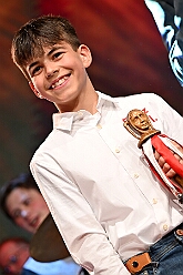 Prinzenwahl HDK 2025-04-11 46  Prinzenwahl 2025 - Am Freitag 11. April 2025 ist endlich so weit. Vorstellung bei der Präsidentenversammlung. Nach einer kurzen Verschnaufpause dann die Erlösung, wir sind gewählt als Kinderprinzencrew der Session 2025 / 2026. Danach dann das erste mal, ohne unsere Kindergarde, nur wir vier allein, auf die Bühne im Steinhof. Wir wurden gefeiert, beschenkt und machten sehr viele Fotos.  Hier auch nochmal einen herzlichen Glückwunsch an den des. Stadtprinzen Toni I. mit seiner Crew. : DVPJ, Toni I, Juls I., Prinz Karneval, Prinz, Prinz Juls I., Prinzessin Aileen I., Hofmarschälle, Page, Pagen, Paginnen, HDK, Duisburg, Karneval, Helau, Tollität, Event, Session 2025, Session 2025, HDK Duisburg, Hauptausschuss, Hauptausschuss Karneval Duisburg, Duisburg ist echt