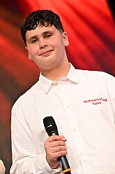 Prinzenwahl HDK 2025-04-11 48  Prinzenwahl 2025 - Am Freitag 11. April 2025 ist endlich so weit. Vorstellung bei der Präsidentenversammlung. Nach einer kurzen Verschnaufpause dann die Erlösung, wir sind gewählt als Kinderprinzencrew der Session 2025 / 2026. Danach dann das erste mal, ohne unsere Kindergarde, nur wir vier allein, auf die Bühne im Steinhof. Wir wurden gefeiert, beschenkt und machten sehr viele Fotos.  Hier auch nochmal einen herzlichen Glückwunsch an den des. Stadtprinzen Toni I. mit seiner Crew. : DVPJ, Toni I, Juls I., Prinz Karneval, Prinz, Prinz Juls I., Prinzessin Aileen I., Hofmarschälle, Page, Pagen, Paginnen, HDK, Duisburg, Karneval, Helau, Tollität, Event, Session 2025, Session 2025, HDK Duisburg, Hauptausschuss, Hauptausschuss Karneval Duisburg, Duisburg ist echt