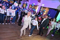 Prinzenwahl HDK 2025-04-11 52  Prinzenwahl 2025 - Am Freitag 11. April 2025 ist endlich so weit. Vorstellung bei der Präsidentenversammlung. Nach einer kurzen Verschnaufpause dann die Erlösung, wir sind gewählt als Kinderprinzencrew der Session 2025 / 2026. Danach dann das erste mal, ohne unsere Kindergarde, nur wir vier allein, auf die Bühne im Steinhof. Wir wurden gefeiert, beschenkt und machten sehr viele Fotos.  Hier auch nochmal einen herzlichen Glückwunsch an den des. Stadtprinzen Toni I. mit seiner Crew. : DVPJ, Toni I, Juls I., Prinz Karneval, Prinz, Prinz Juls I., Prinzessin Aileen I., Hofmarschälle, Page, Pagen, Paginnen, HDK, Duisburg, Karneval, Helau, Tollität, Event, Session 2025, Session 2025, HDK Duisburg, Hauptausschuss, Hauptausschuss Karneval Duisburg, Duisburg ist echt