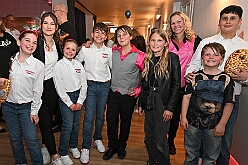 Prinzenwahl HDK 2025-04-11 59  Prinzenwahl 2025 - Am Freitag 11. April 2025 ist endlich so weit. Vorstellung bei der Präsidentenversammlung. Nach einer kurzen Verschnaufpause dann die Erlösung, wir sind gewählt als Kinderprinzencrew der Session 2025 / 2026. Danach dann das erste mal, ohne unsere Kindergarde, nur wir vier allein, auf die Bühne im Steinhof. Wir wurden gefeiert, beschenkt und machten sehr viele Fotos.  Hier auch nochmal einen herzlichen Glückwunsch an den des. Stadtprinzen Toni I. mit seiner Crew. : DVPJ, Toni I, Juls I., Prinz Karneval, Prinz, Prinz Juls I., Prinzessin Aileen I., Hofmarschälle, Page, Pagen, Paginnen, HDK, Duisburg, Karneval, Helau, Tollität, Event, Session 2025, Session 2025, HDK Duisburg, Hauptausschuss, Hauptausschuss Karneval Duisburg, Duisburg ist echt