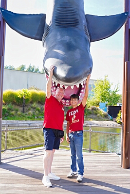 MoviePark 2025-09-07 10  Gemeinsam im Movie Park - Am Sonntag 7. September haben wir einen wunderbaren Tag mit der „Großen“ Prinzencrew im „Movie Park“ verbringen dürfen. Wir haben nicht nur die Attraktionen „getestet“, wir durften auch Fotos mit der Stuntcrew machen. : DVPJ, Holger II, Kinderprinz Phil II., Prinzessin, Mia I., Prinzessin Mia I., HDK, Duisburg, Karneval, Helau, Tollität, Event, Session 2024, Session 2025, Hauptausschuss, Gemeinschaft, Hauptausschuss Karneval Duisburg, Duisburg ist echt