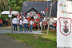 01 HambornerStadtwache 2025-09-20 06  40 Jähriges, ein Baum und Sommerfest - Am 20. September feierte die Hamborner Stadtwache, das Offizierscorps der KG Rot-Weiß Hambrn-Marxloh 1958 e.V.,  ihr 40-jähriges Bestehen. Danach erfüllten wir unsere Nominierung in der Facebook Challenge  zum Pflanzen eines „Karnevals-Baums“ durch PrinznToni I.(des.). Zum Abschluss besuchten wir noch das Sommerfest der Bürgergarde der Stadt Duisburg an der Sechs-Seen-Platte. : DVPJ, Holger II, Kinderprinz Phil II., Prinzessin, Mia I., Prinzessin Mia I., HDK, Duisburg, Karneval, Helau, Tollität, Event, Session 2024, Session 2025, Hauptausschuss, Gemeinschaft, Hauptausschuss Karneval Duisburg, Duisburg ist echt