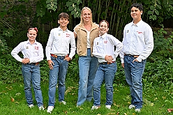 01 HambornerStadtwache 2025-09-20 08  40 Jähriges, ein Baum und Sommerfest - Am 20. September feierte die Hamborner Stadtwache, das Offizierscorps der KG Rot-Weiß Hambrn-Marxloh 1958 e.V.,  ihr 40-jähriges Bestehen. Danach erfüllten wir unsere Nominierung in der Facebook Challenge  zum Pflanzen eines „Karnevals-Baums“ durch PrinznToni I.(des.). Zum Abschluss besuchten wir noch das Sommerfest der Bürgergarde der Stadt Duisburg an der Sechs-Seen-Platte. : DVPJ, Holger II, Kinderprinz Phil II., Prinzessin, Mia I., Prinzessin Mia I., HDK, Duisburg, Karneval, Helau, Tollität, Event, Session 2024, Session 2025, Hauptausschuss, Gemeinschaft, Hauptausschuss Karneval Duisburg, Duisburg ist echt