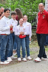 01 HambornerStadtwache 2025-09-20 09  40 Jähriges, ein Baum und Sommerfest - Am 20. September feierte die Hamborner Stadtwache, das Offizierscorps der KG Rot-Weiß Hambrn-Marxloh 1958 e.V.,  ihr 40-jähriges Bestehen. Danach erfüllten wir unsere Nominierung in der Facebook Challenge  zum Pflanzen eines „Karnevals-Baums“ durch PrinznToni I.(des.). Zum Abschluss besuchten wir noch das Sommerfest der Bürgergarde der Stadt Duisburg an der Sechs-Seen-Platte. : DVPJ, Holger II, Kinderprinz Phil II., Prinzessin, Mia I., Prinzessin Mia I., HDK, Duisburg, Karneval, Helau, Tollität, Event, Session 2024, Session 2025, Hauptausschuss, Gemeinschaft, Hauptausschuss Karneval Duisburg, Duisburg ist echt