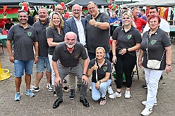 03 SommerfBuergergarde 2025-09-20 05  40 Jähriges, ein Baum und Sommerfest - Am 20. September feierte die Hamborner Stadtwache, das Offizierscorps der KG Rot-Weiß Hambrn-Marxloh 1958 e.V.,  ihr 40-jähriges Bestehen. Danach erfüllten wir unsere Nominierung in der Facebook Challenge  zum Pflanzen eines „Karnevals-Baums“ durch PrinznToni I.(des.). Zum Abschluss besuchten wir noch das Sommerfest der Bürgergarde der Stadt Duisburg an der Sechs-Seen-Platte. : DVPJ, Holger II, Kinderprinz Phil II., Prinzessin, Mia I., Prinzessin Mia I., HDK, Duisburg, Karneval, Helau, Tollität, Event, Session 2024, Session 2025, Hauptausschuss, Gemeinschaft, Hauptausschuss Karneval Duisburg, Duisburg ist echt