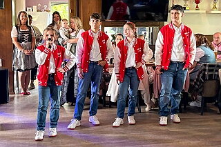 Fruehs KG KoenigDuiss 2025-10-05 05  Oktoberfest Feeling - Auf geht´s morgens um 11 Uhr in der Tennis Gaststätte des DSC Preussen an der Futterstraße. Da hat die KG Königreich Duissern zum „Wies`n Frühschoppen“ geladen.