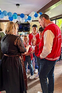 Fruehs KG KoenigDuiss 2025-10-05 09  Oktoberfest Feeling - Auf geht´s morgens um 11 Uhr in der Tennis Gaststätte des DSC Preussen an der Futterstraße. Da hat die KG Königreich Duissern zum „Wies`n Frühschoppen“ geladen.
