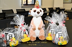 EmpfangRathaus 2025-11-07 13  Empfang im Rathaus der Stadt Duisburg - OB Sören Link empfing se. des. Tollität Kinderprinz Juls  I., Prinzessin Aileen I. Hofmarschall Sami und Patin Paula im Rathaus. Dabei durfte der Eintrag In das goldene Buch der Stadt Duisburg nicht fehlen. : DVPJ, Holger II, Kinderprinz Phil II., Prinzessin, Mia I., Prinzessin Mia I., HDK, Duisburg, Karneval, Helau, Tollität, Event, Session 2024, Session 2025, Hauptausschuss, Gemeinschaft, Hauptausschuss Karneval Duisburg, Duisburg ist echt