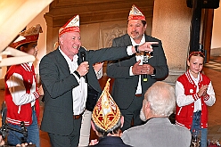 EmpfangRathaus 2025-11-07 18  Empfang im Rathaus der Stadt Duisburg - OB Sören Link empfing se. des. Tollität Kinderprinz Juls  I., Prinzessin Aileen I. Hofmarschall Sami und Patin Paula im Rathaus. Dabei durfte der Eintrag In das goldene Buch der Stadt Duisburg nicht fehlen. : DVPJ, Holger II, Kinderprinz Phil II., Prinzessin, Mia I., Prinzessin Mia I., HDK, Duisburg, Karneval, Helau, Tollität, Event, Session 2024, Session 2025, Hauptausschuss, Gemeinschaft, Hauptausschuss Karneval Duisburg, Duisburg ist echt