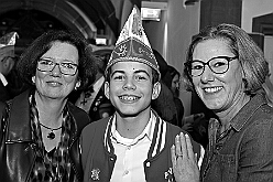 EmpfangRathaus 2025-11-07 23  Empfang im Rathaus der Stadt Duisburg - OB Sören Link empfing se. des. Tollität Kinderprinz Juls  I., Prinzessin Aileen I. Hofmarschall Sami und Patin Paula im Rathaus. Dabei durfte der Eintrag In das goldene Buch der Stadt Duisburg nicht fehlen. : DVPJ, Holger II, Kinderprinz Phil II., Prinzessin, Mia I., Prinzessin Mia I., HDK, Duisburg, Karneval, Helau, Tollität, Event, Session 2024, Session 2025, Hauptausschuss, Gemeinschaft, Hauptausschuss Karneval Duisburg, Duisburg ist echt