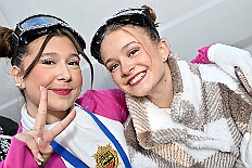 01 AuftaktNordVer 2025-11-07 30  Langer Samstag, der 8. November  - Am Samstagmorgen stand in der Abteikirche der karnevalistische Gottesdienst in Hamborm an. Mit eine kleinen Umzug ging’ s zum dortigen Rathaus. Karnevalsauftakt der Nordvereine. Am frühen Abend dann in Laar zu Rot-Goldenen KG und später zur Party zum Hoppeditzerwachen bei der KG Sonniger Süden. : DVPJ, Holger II, Kinderprinz Phil II., Prinzessin, Mia I., Prinzessin Mia I., HDK, Duisburg, Karneval, Helau, Tollität, Event, Session 2024, Session 2025, Hauptausschuss, Gemeinschaft, Hauptausschuss Karneval Duisburg, Duisburg ist echt