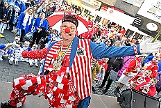 01 AuftaktNordVer 2025-11-07 34  Langer Samstag, der 8. November  - Am Samstagmorgen stand in der Abteikirche der karnevalistische Gottesdienst in Hamborm an. Mit eine kleinen Umzug ging’ s zum dortigen Rathaus. Karnevalsauftakt der Nordvereine. Am frühen Abend dann in Laar zu Rot-Goldenen KG und später zur Party zum Hoppeditzerwachen bei der KG Sonniger Süden. : DVPJ, Holger II, Kinderprinz Phil II., Prinzessin, Mia I., Prinzessin Mia I., HDK, Duisburg, Karneval, Helau, Tollität, Event, Session 2024, Session 2025, Hauptausschuss, Gemeinschaft, Hauptausschuss Karneval Duisburg, Duisburg ist echt