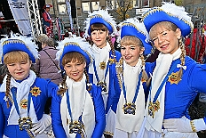 01 AuftaktNordVer 2025-11-07 39  Langer Samstag, der 8. November  - Am Samstagmorgen stand in der Abteikirche der karnevalistische Gottesdienst in Hamborm an. Mit eine kleinen Umzug ging’ s zum dortigen Rathaus. Karnevalsauftakt der Nordvereine. Am frühen Abend dann in Laar zu Rot-Goldenen KG und später zur Party zum Hoppeditzerwachen bei der KG Sonniger Süden. : DVPJ, Holger II, Kinderprinz Phil II., Prinzessin, Mia I., Prinzessin Mia I., HDK, Duisburg, Karneval, Helau, Tollität, Event, Session 2024, Session 2025, Hauptausschuss, Gemeinschaft, Hauptausschuss Karneval Duisburg, Duisburg ist echt