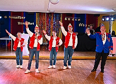 03 Hopped SonnigSued 2025-11-07 05  Langer Samstag, der 8. November  - Am Samstagmorgen stand in der Abteikirche der karnevalistische Gottesdienst in Hamborm an. Mit eine kleinen Umzug ging’ s zum dortigen Rathaus. Karnevalsauftakt der Nordvereine. Am frühen Abend dann in Laar zu Rot-Goldenen KG und später zur Party zum Hoppeditzerwachen bei der KG Sonniger Süden. : DVPJ, Holger II, Kinderprinz Phil II., Prinzessin, Mia I., Prinzessin Mia I., HDK, Duisburg, Karneval, Helau, Tollität, Event, Session 2024, Session 2025, Hauptausschuss, Gemeinschaft, Hauptausschuss Karneval Duisburg, Duisburg ist echt