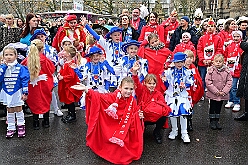 01 Auftakt HDK 2025-11-15 39  Auftakt HDK, Proklamation, Auftaktsitzung - Samstag, 15. November, zogen wir mit den Duisburger Karnevalsgesellschaften vom Forum über die Königsstraße zum Burgplatz. Hier war dann die Auftaktveranstaltung des HDK. Um die Mittagszeit sind es über den Rhein nach Kamp-Lintfort gefahren,  dort war in der Stadthalle die Proklamation von der Jugendprinzessin Sophie I. Am frühen Abend dann in die Aula, unsere Aula, vom Reinhard-und-Max-Mannesmann-Gymnasium, zur Auftaktsitzung unseres „Heimathafens“. Mit „stürmischer“ Begeisterung wurden wir dort empfangen. : DVPJ, Holger II, Kinderprinz Phil II., Prinzessin, Mia I., Prinzessin Mia I., HDK, Duisburg, Karneval, Helau, Tollität, Event, Session 2024, Session 2025, Hauptausschuss, Gemeinschaft, Hauptausschuss Karneval Duisburg, Duisburg ist echt