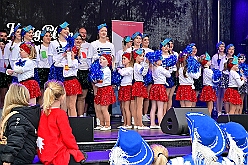 01 Auftakt HDK 2025-11-15 49  Auftakt HDK, Proklamation, Auftaktsitzung - Samstag, 15. November, zogen wir mit den Duisburger Karnevalsgesellschaften vom Forum über die Königsstraße zum Burgplatz. Hier war dann die Auftaktveranstaltung des HDK. Um die Mittagszeit sind es über den Rhein nach Kamp-Lintfort gefahren,  dort war in der Stadthalle die Proklamation von der Jugendprinzessin Sophie I. Am frühen Abend dann in die Aula, unsere Aula, vom Reinhard-und-Max-Mannesmann-Gymnasium, zur Auftaktsitzung unseres „Heimathafens“. Mit „stürmischer“ Begeisterung wurden wir dort empfangen. : DVPJ, Holger II, Kinderprinz Phil II., Prinzessin, Mia I., Prinzessin Mia I., HDK, Duisburg, Karneval, Helau, Tollität, Event, Session 2024, Session 2025, Hauptausschuss, Gemeinschaft, Hauptausschuss Karneval Duisburg, Duisburg ist echt