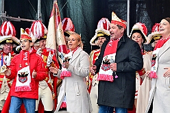 01 Auftakt HDK 2025-11-15 74  Auftakt HDK, Proklamation, Auftaktsitzung - Samstag, 15. November, zogen wir mit den Duisburger Karnevalsgesellschaften vom Forum über die Königsstraße zum Burgplatz. Hier war dann die Auftaktveranstaltung des HDK. Um die Mittagszeit sind es über den Rhein nach Kamp-Lintfort gefahren,  dort war in der Stadthalle die Proklamation von der Jugendprinzessin Sophie I. Am frühen Abend dann in die Aula, unsere Aula, vom Reinhard-und-Max-Mannesmann-Gymnasium, zur Auftaktsitzung unseres „Heimathafens“. Mit „stürmischer“ Begeisterung wurden wir dort empfangen. : DVPJ, Holger II, Kinderprinz Phil II., Prinzessin, Mia I., Prinzessin Mia I., HDK, Duisburg, Karneval, Helau, Tollität, Event, Session 2024, Session 2025, Hauptausschuss, Gemeinschaft, Hauptausschuss Karneval Duisburg, Duisburg ist echt