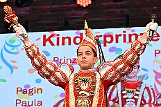 Kuerung Steinhof 2026-01-04 026  Unsere Kürung - Premiere - Im so genannten „Gürzenich“ von Duisburg, dem Steinhof in Huckingen fand am Sonntag, 4. Januar 2026, zum ersten Mal die Kürung einer Kinderprinzencrew statt. Wir sind nun als Prinz Juls I., Prinzessin Aileen I. mit Hofmarschall Sami und Pagin Paula der Stadt Duisburg 2026 inthronisiert. : DVPJ, Holger II, Kinderprinz Phil II., Prinzessin, Mia I., Prinzessin Mia I., HDK, Duisburg, Karneval, Helau, Tollität, Event, Session 2024, Session 2025, Hauptausschuss, Gemeinschaft, Hauptausschuss Karneval Duisburg, Duisburg ist echt