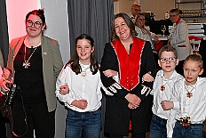 Kuerung Steinhof 2026-01-04 059  Unsere Kürung - Premiere - Im so genannten „Gürzenich“ von Duisburg, dem Steinhof in Huckingen fand am Sonntag, 4. Januar 2026, zum ersten Mal die Kürung einer Kinderprinzencrew statt. Wir sind nun als Prinz Juls I., Prinzessin Aileen I. mit Hofmarschall Sami und Pagin Paula der Stadt Duisburg 2026 inthronisiert. : DVPJ, Holger II, Kinderprinz Phil II., Prinzessin, Mia I., Prinzessin Mia I., HDK, Duisburg, Karneval, Helau, Tollität, Event, Session 2024, Session 2025, Hauptausschuss, Gemeinschaft, Hauptausschuss Karneval Duisburg, Duisburg ist echt