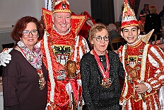 Empfang Toni I 2026-01-11 13  Empfang se. Tollität Prinz Toni I. - IEmpfang se. Tollität Prinz Toni I.
Im Steinhof in Huckingen bat traditionsgemäß einen Tag nach seiner Ernennung zum Prinz Karneval der Stadt Duisburg, Toni I. zum Empfang. Nicht nur Family and Friends und der HDK-Förderkreis kamen zum Gratulieren, sondern  Bastian I. und Steffen I. des KGK aus Moers. Ein buntes Rahmenprogramm, u. a. gestaltet von Duisburger Garde- und Showtänzen, rundeten den Abend ab. : DVPJ, no.6207 Press D, Toni I, Kinderprinz Juls I., Juls I., Prinzessin, Aileen I., Prinzessin Aileen I., HDK, Duisburg, Karneval, Helau, Tollität, Event, Session 2025, Session 2026, Hauptausschuss, Gemeinschaft, Hauptausschuss Karneval Duisburg, Duisburg ist echt