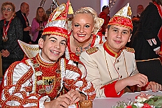 Empfang Toni I 2026-01-11 17  Empfang se. Tollität Prinz Toni I. - IEmpfang se. Tollität Prinz Toni I.
Im Steinhof in Huckingen bat traditionsgemäß einen Tag nach seiner Ernennung zum Prinz Karneval der Stadt Duisburg, Toni I. zum Empfang. Nicht nur Family and Friends und der HDK-Förderkreis kamen zum Gratulieren, sondern  Bastian I. und Steffen I. des KGK aus Moers. Ein buntes Rahmenprogramm, u. a. gestaltet von Duisburger Garde- und Showtänzen, rundeten den Abend ab. : DVPJ, no.6207 Press D, Toni I, Kinderprinz Juls I., Juls I., Prinzessin, Aileen I., Prinzessin Aileen I., HDK, Duisburg, Karneval, Helau, Tollität, Event, Session 2025, Session 2026, Hauptausschuss, Gemeinschaft, Hauptausschuss Karneval Duisburg, Duisburg ist echt