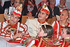 Empfang Toni I 2026-01-11 21  Empfang se. Tollität Prinz Toni I. - IEmpfang se. Tollität Prinz Toni I.
Im Steinhof in Huckingen bat traditionsgemäß einen Tag nach seiner Ernennung zum Prinz Karneval der Stadt Duisburg, Toni I. zum Empfang. Nicht nur Family and Friends und der HDK-Förderkreis kamen zum Gratulieren, sondern  Bastian I. und Steffen I. des KGK aus Moers. Ein buntes Rahmenprogramm, u. a. gestaltet von Duisburger Garde- und Showtänzen, rundeten den Abend ab. : DVPJ, no.6207 Press D, Toni I, Kinderprinz Juls I., Juls I., Prinzessin, Aileen I., Prinzessin Aileen I., HDK, Duisburg, Karneval, Helau, Tollität, Event, Session 2025, Session 2026, Hauptausschuss, Gemeinschaft, Hauptausschuss Karneval Duisburg, Duisburg ist echt