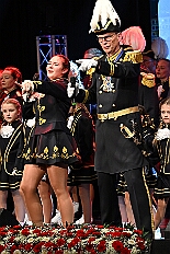 Empfang Toni I 2026-01-11 22  Empfang se. Tollität Prinz Toni I. - IEmpfang se. Tollität Prinz Toni I.
Im Steinhof in Huckingen bat traditionsgemäß einen Tag nach seiner Ernennung zum Prinz Karneval der Stadt Duisburg, Toni I. zum Empfang. Nicht nur Family and Friends und der HDK-Förderkreis kamen zum Gratulieren, sondern  Bastian I. und Steffen I. des KGK aus Moers. Ein buntes Rahmenprogramm, u. a. gestaltet von Duisburger Garde- und Showtänzen, rundeten den Abend ab. : DVPJ, no.6207 Press D, Toni I, Kinderprinz Juls I., Juls I., Prinzessin, Aileen I., Prinzessin Aileen I., HDK, Duisburg, Karneval, Helau, Tollität, Event, Session 2025, Session 2026, Hauptausschuss, Gemeinschaft, Hauptausschuss Karneval Duisburg, Duisburg ist echt