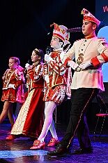 Empfang Toni I 2026-01-11 35  Empfang se. Tollität Prinz Toni I. - IEmpfang se. Tollität Prinz Toni I.
Im Steinhof in Huckingen bat traditionsgemäß einen Tag nach seiner Ernennung zum Prinz Karneval der Stadt Duisburg, Toni I. zum Empfang. Nicht nur Family and Friends und der HDK-Förderkreis kamen zum Gratulieren, sondern  Bastian I. und Steffen I. des KGK aus Moers. Ein buntes Rahmenprogramm, u. a. gestaltet von Duisburger Garde- und Showtänzen, rundeten den Abend ab. : DVPJ, no.6207 Press D, Toni I, Kinderprinz Juls I., Juls I., Prinzessin, Aileen I., Prinzessin Aileen I., HDK, Duisburg, Karneval, Helau, Tollität, Event, Session 2025, Session 2026, Hauptausschuss, Gemeinschaft, Hauptausschuss Karneval Duisburg, Duisburg ist echt