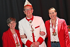 Empfang Toni I 2026-01-11 40  Empfang se. Tollität Prinz Toni I. - IEmpfang se. Tollität Prinz Toni I.
Im Steinhof in Huckingen bat traditionsgemäß einen Tag nach seiner Ernennung zum Prinz Karneval der Stadt Duisburg, Toni I. zum Empfang. Nicht nur Family and Friends und der HDK-Förderkreis kamen zum Gratulieren, sondern  Bastian I. und Steffen I. des KGK aus Moers. Ein buntes Rahmenprogramm, u. a. gestaltet von Duisburger Garde- und Showtänzen, rundeten den Abend ab. : DVPJ, no.6207 Press D, Toni I, Kinderprinz Juls I., Juls I., Prinzessin, Aileen I., Prinzessin Aileen I., HDK, Duisburg, Karneval, Helau, Tollität, Event, Session 2025, Session 2026, Hauptausschuss, Gemeinschaft, Hauptausschuss Karneval Duisburg, Duisburg ist echt