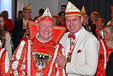 Empfang Toni I 2026-01-11 42  Empfang se. Tollität Prinz Toni I. - IEmpfang se. Tollität Prinz Toni I.
Im Steinhof in Huckingen bat traditionsgemäß einen Tag nach seiner Ernennung zum Prinz Karneval der Stadt Duisburg, Toni I. zum Empfang. Nicht nur Family and Friends und der HDK-Förderkreis kamen zum Gratulieren, sondern  Bastian I. und Steffen I. des KGK aus Moers. Ein buntes Rahmenprogramm, u. a. gestaltet von Duisburger Garde- und Showtänzen, rundeten den Abend ab. : DVPJ, no.6207 Press D, Toni I, Kinderprinz Juls I., Juls I., Prinzessin, Aileen I., Prinzessin Aileen I., HDK, Duisburg, Karneval, Helau, Tollität, Event, Session 2025, Session 2026, Hauptausschuss, Gemeinschaft, Hauptausschuss Karneval Duisburg, Duisburg ist echt