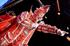 Empfang Toni I 2026-01-11 52  Empfang se. Tollität Prinz Toni I. - IEmpfang se. Tollität Prinz Toni I.
Im Steinhof in Huckingen bat traditionsgemäß einen Tag nach seiner Ernennung zum Prinz Karneval der Stadt Duisburg, Toni I. zum Empfang. Nicht nur Family and Friends und der HDK-Förderkreis kamen zum Gratulieren, sondern  Bastian I. und Steffen I. des KGK aus Moers. Ein buntes Rahmenprogramm, u. a. gestaltet von Duisburger Garde- und Showtänzen, rundeten den Abend ab. : DVPJ, no.6207 Press D, Toni I, Kinderprinz Juls I., Juls I., Prinzessin, Aileen I., Prinzessin Aileen I., HDK, Duisburg, Karneval, Helau, Tollität, Event, Session 2025, Session 2026, Hauptausschuss, Gemeinschaft, Hauptausschuss Karneval Duisburg, Duisburg ist echt