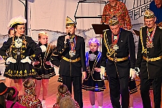 01 Damens AMaB 2026- 02-02 07  Sonntags Tour, 1. Februar - Am Sonntagvormittag, Damensitzung, war unser 1. Heimspiel bei den » Blauen Jungs « in der Aula vom Reinhard-und-Max-Mannesmann-Gymnasium. Danach in die 5. Etage vom IntercityHotel, 77 Jahre Rote Funken werden dort gefeiert. Später und der Gnadenkirche in Neumühl feierten die Senioren Karneval. Weiter ging es dann in der Rheinhausenhalle mit der Damensitzung von Rot-Weiß. Im Steinhof stand dann die Kindersitzung von den Musketieren auf dem Programm. Zum späten Nachmittag ging es dann etwas kleiner zu, Tanztee der SPD Großenbaum/Rahm im Coupe 1900. : DVPJ, Toni I, Kinderprinz Juls I., Juls I., Prinzessin, Aileen I., Prinzessin Aileen I., HDK, Duisburg, Karneval, Helau, Tollität, Event, Session 2025, Session 2026, Hauptausschuss, Gemeinschaft, Hauptausschuss Karneval Duisburg, Duisburg ist echt