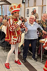 03 SeniorKa Gnadenkirche 2026- 02-02 07  Sonntags Tour, 1. Februar - Am Sonntagvormittag, Damensitzung, war unser 1. Heimspiel bei den » Blauen Jungs « in der Aula vom Reinhard-und-Max-Mannesmann-Gymnasium. Danach in die 5. Etage vom IntercityHotel, 77 Jahre Rote Funken werden dort gefeiert. Später und der Gnadenkirche in Neumühl feierten die Senioren Karneval. Weiter ging es dann in der Rheinhausenhalle mit der Damensitzung von Rot-Weiß. Im Steinhof stand dann die Kindersitzung von den Musketieren auf dem Programm. Zum späten Nachmittag ging es dann etwas kleiner zu, Tanztee der SPD Großenbaum/Rahm im Coupe 1900. : DVPJ, Toni I, Kinderprinz Juls I., Juls I., Prinzessin, Aileen I., Prinzessin Aileen I., HDK, Duisburg, Karneval, Helau, Tollität, Event, Session 2025, Session 2026, Hauptausschuss, Gemeinschaft, Hauptausschuss Karneval Duisburg, Duisburg ist echt