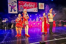 04 Damens RW Rheinh 2026- 02-02 03  Sonntags Tour, 1. Februar - Am Sonntagvormittag, Damensitzung, war unser 1. Heimspiel bei den » Blauen Jungs « in der Aula vom Reinhard-und-Max-Mannesmann-Gymnasium. Danach in die 5. Etage vom IntercityHotel, 77 Jahre Rote Funken werden dort gefeiert. Später und der Gnadenkirche in Neumühl feierten die Senioren Karneval. Weiter ging es dann in der Rheinhausenhalle mit der Damensitzung von Rot-Weiß. Im Steinhof stand dann die Kindersitzung von den Musketieren auf dem Programm. Zum späten Nachmittag ging es dann etwas kleiner zu, Tanztee der SPD Großenbaum/Rahm im Coupe 1900. : DVPJ, Toni I, Kinderprinz Juls I., Juls I., Prinzessin, Aileen I., Prinzessin Aileen I., HDK, Duisburg, Karneval, Helau, Tollität, Event, Session 2025, Session 2026, Hauptausschuss, Gemeinschaft, Hauptausschuss Karneval Duisburg, Duisburg ist echt