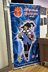 05 Kinders Musketiere 2026- 02-02 01  Sonntags Tour, 1. Februar - Am Sonntagvormittag, Damensitzung, war unser 1. Heimspiel bei den » Blauen Jungs « in der Aula vom Reinhard-und-Max-Mannesmann-Gymnasium. Danach in die 5. Etage vom IntercityHotel, 77 Jahre Rote Funken werden dort gefeiert. Später und der Gnadenkirche in Neumühl feierten die Senioren Karneval. Weiter ging es dann in der Rheinhausenhalle mit der Damensitzung von Rot-Weiß. Im Steinhof stand dann die Kindersitzung von den Musketieren auf dem Programm. Zum späten Nachmittag ging es dann etwas kleiner zu, Tanztee der SPD Großenbaum/Rahm im Coupe 1900. : DVPJ, Toni I, Kinderprinz Juls I., Juls I., Prinzessin, Aileen I., Prinzessin Aileen I., HDK, Duisburg, Karneval, Helau, Tollität, Event, Session 2025, Session 2026, Hauptausschuss, Gemeinschaft, Hauptausschuss Karneval Duisburg, Duisburg ist echt