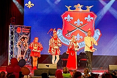 05 Kinders Musketiere 2026- 02-02 06  Sonntags Tour, 1. Februar - Am Sonntagvormittag, Damensitzung, war unser 1. Heimspiel bei den » Blauen Jungs « in der Aula vom Reinhard-und-Max-Mannesmann-Gymnasium. Danach in die 5. Etage vom IntercityHotel, 77 Jahre Rote Funken werden dort gefeiert. Später und der Gnadenkirche in Neumühl feierten die Senioren Karneval. Weiter ging es dann in der Rheinhausenhalle mit der Damensitzung von Rot-Weiß. Im Steinhof stand dann die Kindersitzung von den Musketieren auf dem Programm. Zum späten Nachmittag ging es dann etwas kleiner zu, Tanztee der SPD Großenbaum/Rahm im Coupe 1900. : DVPJ, Toni I, Kinderprinz Juls I., Juls I., Prinzessin, Aileen I., Prinzessin Aileen I., HDK, Duisburg, Karneval, Helau, Tollität, Event, Session 2025, Session 2026, Hauptausschuss, Gemeinschaft, Hauptausschuss Karneval Duisburg, Duisburg ist echt