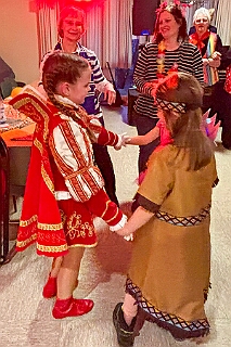 02 KFD Peter Paul 2026-02-03 09  Seniorenkarneval am 3. Februar - Wir besuchten zuerst den Johanniter-Stift Duisburg-Neudorf an der Wildstraße. Danach fuhren wir nach Duisburg-Huckingen zum karnvalistischem Nachmittag der KFD St. Peter und Paul Gemeinde.