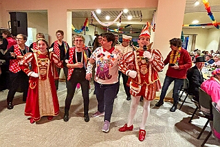 02 KFD Peter Paul 2026-02-03 10  Seniorenkarneval am 3. Februar - Wir besuchten zuerst den Johanniter-Stift Duisburg-Neudorf an der Wildstraße. Danach fuhren wir nach Duisburg-Huckingen zum karnvalistischem Nachmittag der KFD St. Peter und Paul Gemeinde.