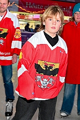 01 KarnevalOnIce 2026-02-06 06  alleato Arena und Ordensessen - Am späten Freitagnachmittag hieß es zum 4. Mal „Karneval on Ice“ . Nach der Premiere 2023 ist diese Veranstaltung weiterhin beliebt.  Das (Spaß)Eishockeyspiel der Teams Karneval vs. Stadt Duisburg endete 10:10. Nach diesem Besuch waren noch bei der Ehrengarde, diese hat den „Großen Orden“ an Joachim Loosen verliehen. : DVPJ, Toni I, Kinderprinz Juls I., Juls I., Prinzessin, Aileen I., Prinzessin Aileen I., HDK, Duisburg, Karneval, Helau, Tollität, Event, Session 2025, Session 2026, Hauptausschuss, Gemeinschaft, Hauptausschuss Karneval Duisburg, Duisburg ist echt