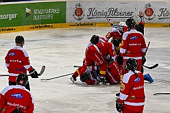 01 KarnevalOnIce 2026-02-06 42  alleato Arena und Ordensessen - Am späten Freitagnachmittag hieß es zum 4. Mal „Karneval on Ice“ . Nach der Premiere 2023 ist diese Veranstaltung weiterhin beliebt.  Das (Spaß)Eishockeyspiel der Teams Karneval vs. Stadt Duisburg endete 10:10. Nach diesem Besuch waren noch bei der Ehrengarde, diese hat den „Großen Orden“ an Joachim Loosen verliehen. : DVPJ, Toni I, Kinderprinz Juls I., Juls I., Prinzessin, Aileen I., Prinzessin Aileen I., HDK, Duisburg, Karneval, Helau, Tollität, Event, Session 2025, Session 2026, Hauptausschuss, Gemeinschaft, Hauptausschuss Karneval Duisburg, Duisburg ist echt
