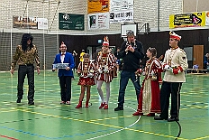 03 OSC Rheinhausen 2026-02-07 05  Samstags Tour, 7. Februar - Mittags begann unsere Tour, insgesamt 7 Auftritte, im Hewag Seniorenstift an der Karl-Jarres-Straße. Es folgte dann im Karl Martin Haus bei den Jungschützen, begleitet von unserer Minigarde, der nächste Termin. Nach sportlichen Stop dann beim OSC in Rheinhausen ging es zur Mädchensitzung von Rot-Weiß Hamborn-Marxloh. Von dort in die City, einmal zur die Galasitzung der Bürgergarde im WYNDHAM Hotel und dann die Damensitzung vom Sonnigen Süden. Zum Schluss war dann noch das Kostümfest der „Hippen“ in Großenbaum.