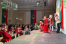 05 Buergergala 2026-02-07 03  Samstags Tour, 7. Februar - Mittags begann unsere Tour, insgesamt 7 Auftritte, im Hewag Seniorenstift an der Karl-Jarres-Straße. Es folgte dann im Karl Martin Haus bei den Jungschützen, begleitet von unserer Minigarde, der nächste Termin. Nach sportlichen Stop dann beim OSC in Rheinhausen ging es zur Mädchensitzung von Rot-Weiß Hamborn-Marxloh. Von dort in die City, einmal zur die Galasitzung der Bürgergarde im WYNDHAM Hotel und dann die Damensitzung vom Sonnigen Süden. Zum Schluss war dann noch das Kostümfest der „Hippen“ in Großenbaum.