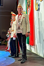 05 Buergergala 2026-02-07 08  Samstags Tour, 7. Februar - Mittags begann unsere Tour, insgesamt 7 Auftritte, im Hewag Seniorenstift an der Karl-Jarres-Straße. Es folgte dann im Karl Martin Haus bei den Jungschützen, begleitet von unserer Minigarde, der nächste Termin. Nach sportlichen Stop dann beim OSC in Rheinhausen ging es zur Mädchensitzung von Rot-Weiß Hamborn-Marxloh. Von dort in die City, einmal zur die Galasitzung der Bürgergarde im WYNDHAM Hotel und dann die Damensitzung vom Sonnigen Süden. Zum Schluss war dann noch das Kostümfest der „Hippen“ in Großenbaum.