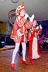 06 Damens SonniSued 2026-02-07 08  Samstags Tour, 7. Februar - Mittags begann unsere Tour, insgesamt 7 Auftritte, im Hewag Seniorenstift an der Karl-Jarres-Straße. Es folgte dann im Karl Martin Haus bei den Jungschützen, begleitet von unserer Minigarde, der nächste Termin. Nach sportlichen Stop dann beim OSC in Rheinhausen ging es zur Mädchensitzung von Rot-Weiß Hamborn-Marxloh. Von dort in die City, einmal zur die Galasitzung der Bürgergarde im WYNDHAM Hotel und dann die Damensitzung vom Sonnigen Süden. Zum Schluss war dann noch das Kostümfest der „Hippen“ in Großenbaum. : DVPJ, Toni I, Kinderprinz Juls I., Juls I., Prinzessin, Aileen I., Prinzessin Aileen I., HDK, Duisburg, Karneval, Helau, Tollität, Event, Session 2025, Session 2026, Hauptausschuss, Gemeinschaft, Hauptausschuss Karneval Duisburg, Duisburg ist echt