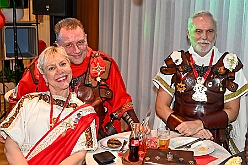 Prinzenem Intercity 2026- 02-10 02  Mal nicht wie immer - Eigentlich ist es Tradition der Roten Funken zu ihrem Prinzenempfang am Mittwoch vor Altweiber zu bitten. Dieses Jahr wurden im IntercityHotel die Tollitätten unvermeidbar einen Tag vorher : DVPJ, Toni I, Kinderprinz Juls I., Juls I., Prinzessin, Aileen I., Prinzessin Aileen I., HDK, Duisburg, Karneval, Helau, Tollität, Event, Session 2025, Session 2026, Hauptausschuss, Gemeinschaft, Hauptausschuss Karneval Duisburg, Duisburg ist echt